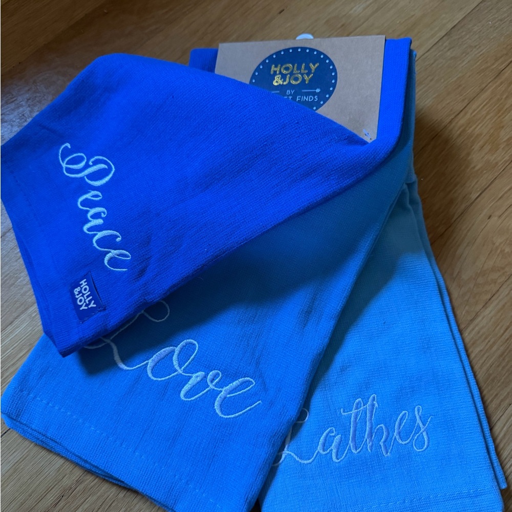 💙 NEW Holly & Joy Kitchen Towel Set of 3 (Peace, Love, Latkes) 🕎